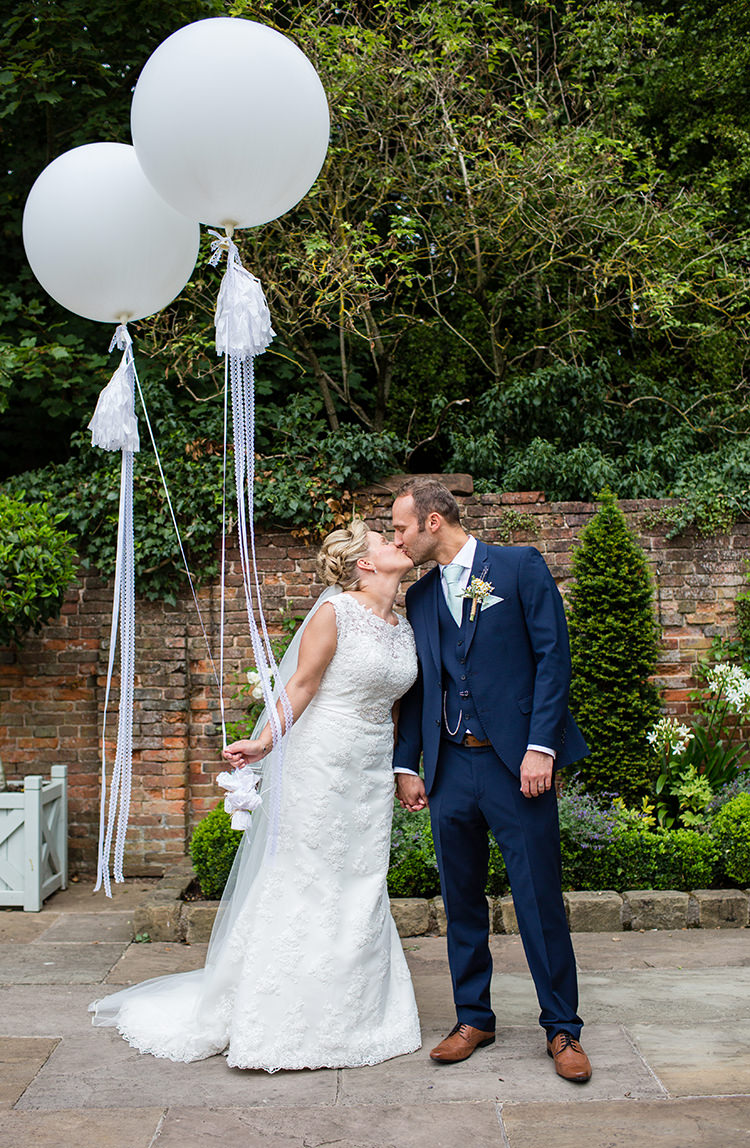 Pretty Natural Floral Barn Wedding http://www.johastingsphotography.co.uk/