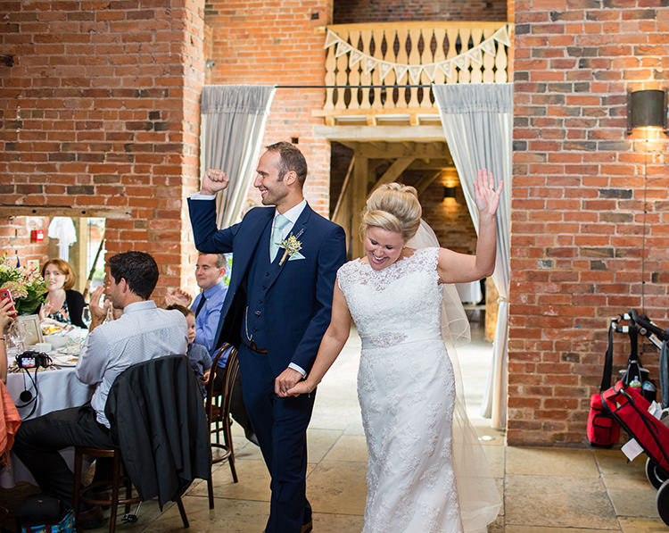 Pretty Natural Floral Barn Wedding http://www.johastingsphotography.co.uk/
