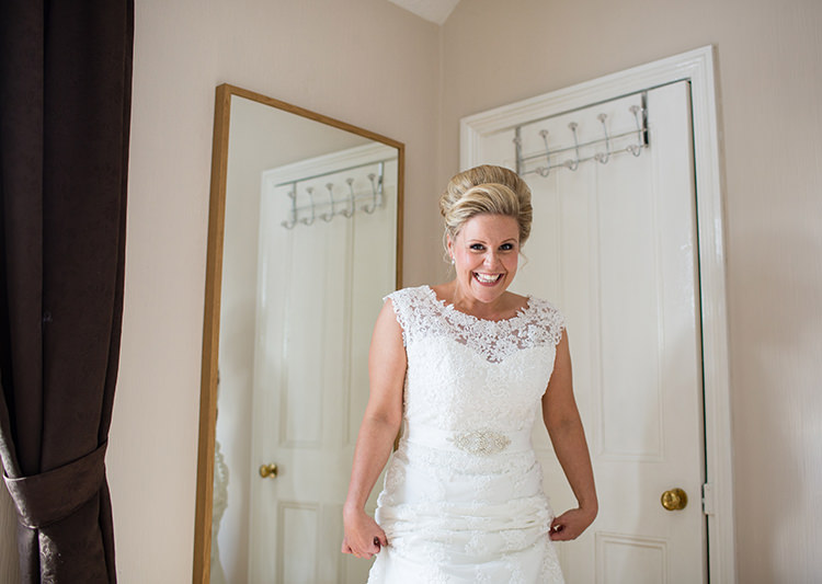 Pretty Natural Floral Barn Wedding http://www.johastingsphotography.co.uk/