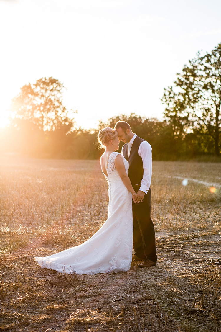 Pretty Natural Floral Barn Wedding http://www.johastingsphotography.co.uk/