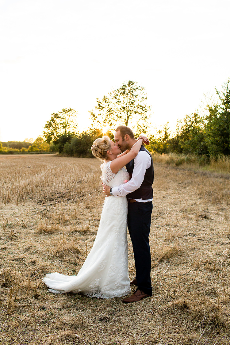 Pretty Natural Floral Barn Wedding http://www.johastingsphotography.co.uk/
