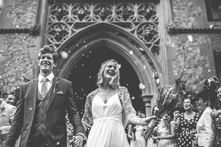 Confetti Throw Bride Groom Chilled Festival Lavender Wedding http://storyandcolour.co.uk/