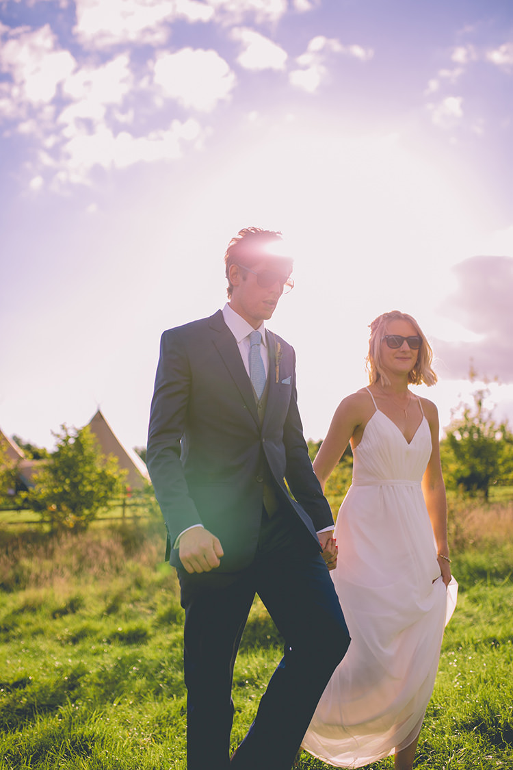 Sunglasses Bride Groom Chilled Festival Lavender Wedding http://storyandcolour.co.uk/