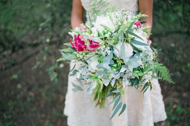 Quirky Vintage Kiss Wedding Ideas http://www.sarahheartsphotography.com/