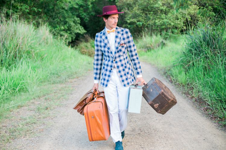 Quirky Vintage Kiss Wedding Ideas http://www.sarahheartsphotography.com/