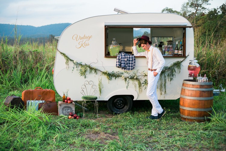 Quirky Vintage Kiss Wedding Ideas http://www.sarahheartsphotography.com/