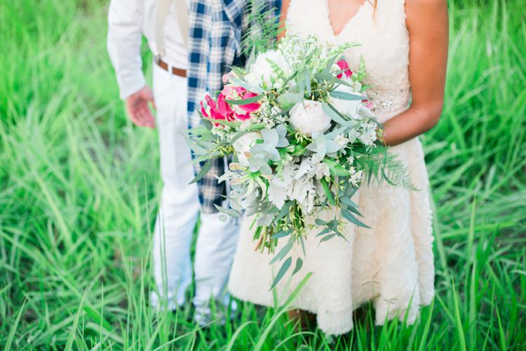 Quirky Vintage Kiss Wedding Ideas http://www.sarahheartsphotography.com/