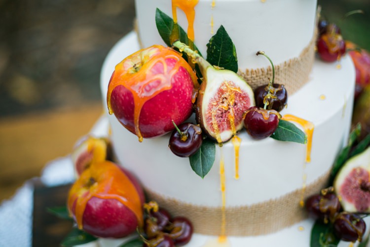 Quirky Vintage Kiss Wedding Ideas http://www.sarahheartsphotography.com/
