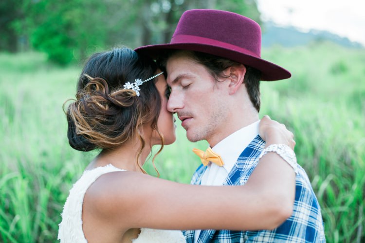 Quirky Vintage Kiss Wedding Ideas http://www.sarahheartsphotography.com/