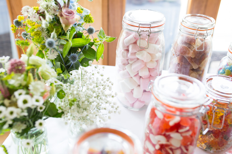 Pretty Fresh Summer Wedding http://www.charlotterazzellphotography.com/