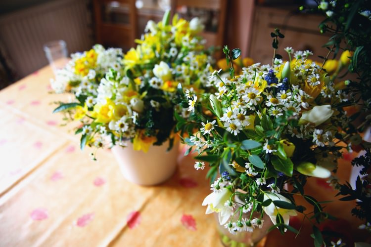 Daisies Flowers Home Made Seasonal Cosy Wedding http://hannahtrottphotography.format.com/