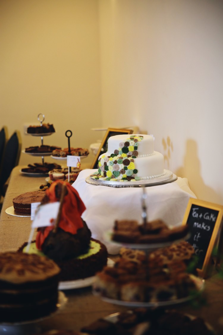 Cake Dessert Tables Home Made Seasonal Cosy Wedding http://hannahtrottphotography.format.com/