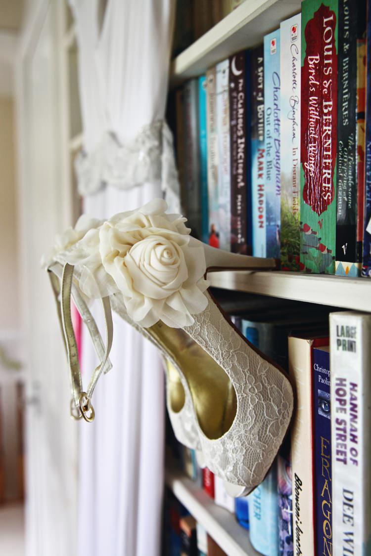 Home Made Seasonal Cosy Wedding http://hannahtrottphotography.format.com/