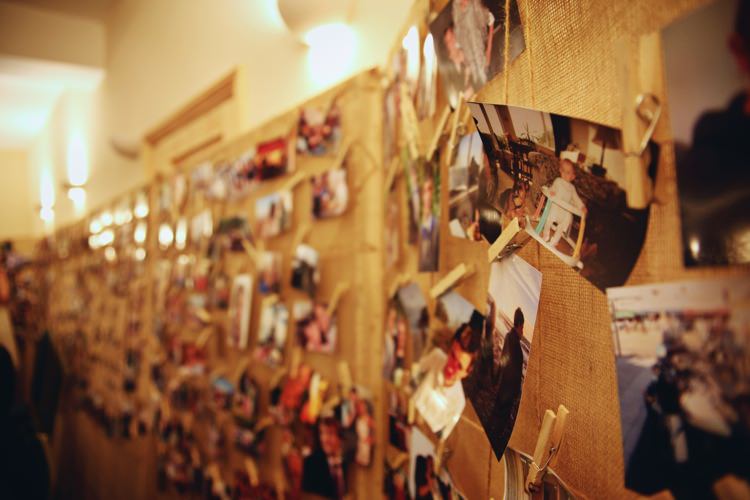 Photo Wall Home Made Seasonal Cosy Wedding http://hannahtrottphotography.format.com/