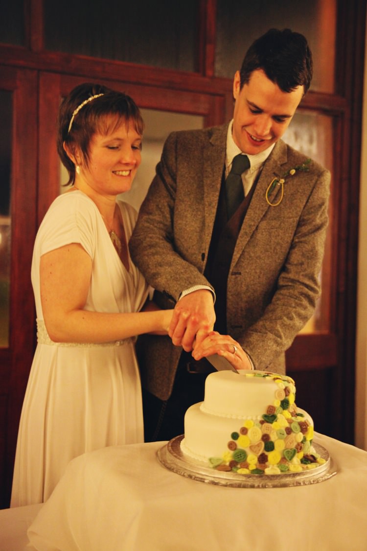 Home Made Seasonal Cosy Wedding http://hannahtrottphotography.format.com/