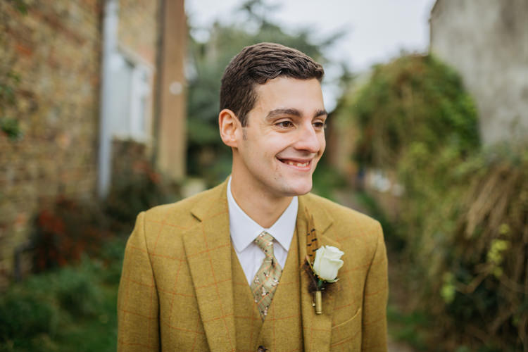Autumn Literary Hand Made Wedding http://jamesandlianne.com/