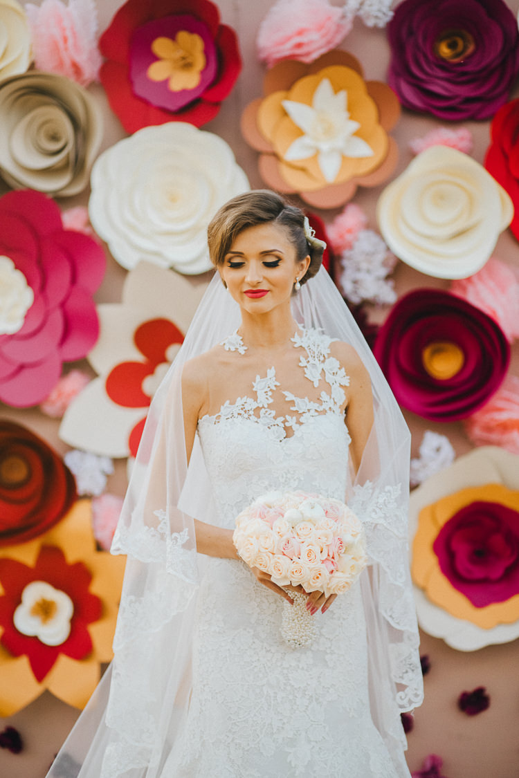 Paper Wall Flower Backdrop Lace Dress Gown Bride Bridal Pink Gold Wedding Romania http://www.framesandtales.com/