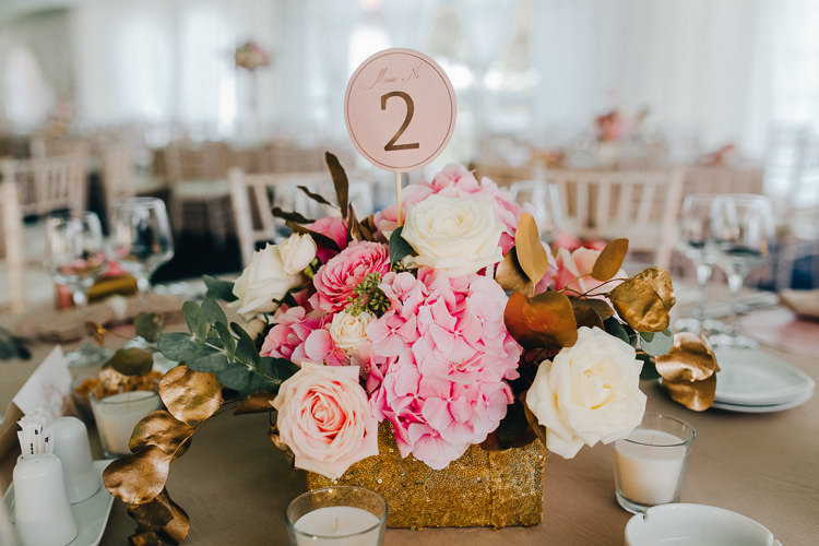 Flowers Centrepiece Names Sequin Pink Gold Wedding Romania http://www.framesandtales.com/