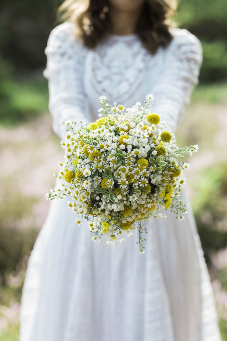 Daisy Daisies Billy Ball Yellow Bouquet Bride Bridal Flowers Bohemian Loch Pine Forest Wedding http://solenphotography.co.uk/