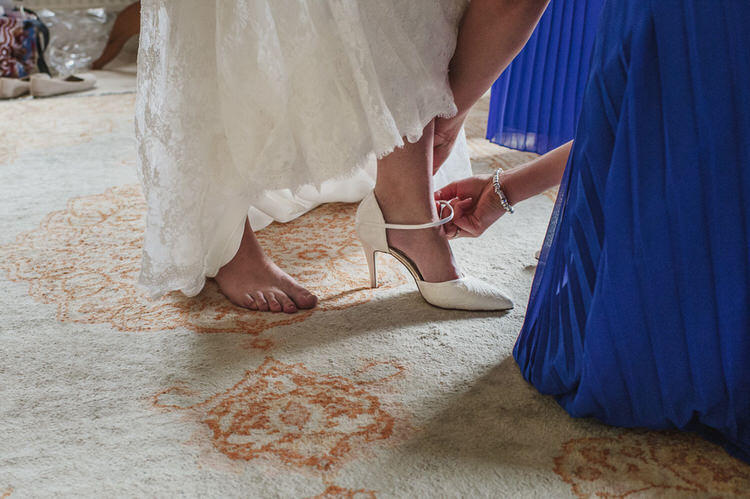 Pretty Blue Country Barn Spring Wedding http://karenflowerphotography.com/