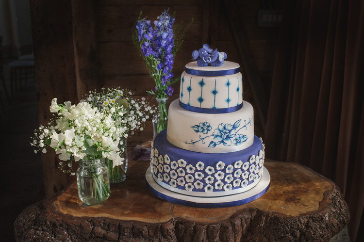 Cake Pretty Blue Country Barn Spring Wedding http://karenflowerphotography.com/