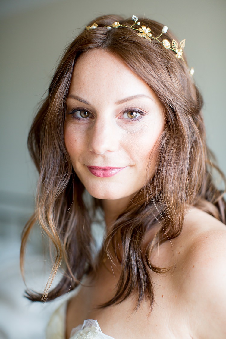 Make Up Bride Bridal Hair Waves Headdress Halo Natural Soft Stylish Luxe Wedding http://www.katherineashdown.co.uk/