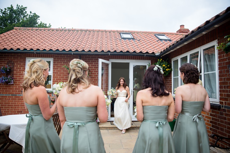 Natural Soft Stylish Luxe Wedding http://www.katherineashdown.co.uk/