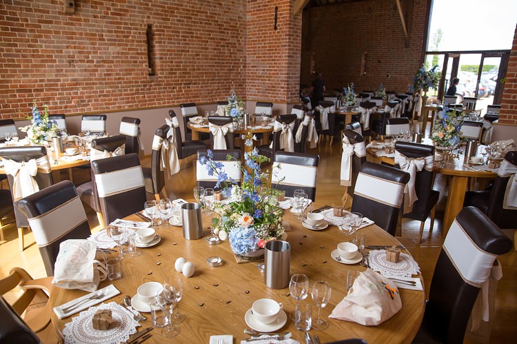 Natural Soft Stylish Luxe Wedding http://www.katherineashdown.co.uk/