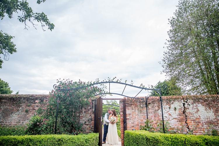 Natural Soft Stylish Luxe Wedding http://www.katherineashdown.co.uk/