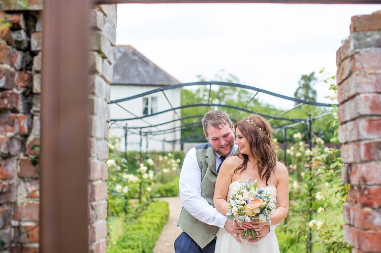 Natural Soft Stylish Luxe Wedding http://www.katherineashdown.co.uk/