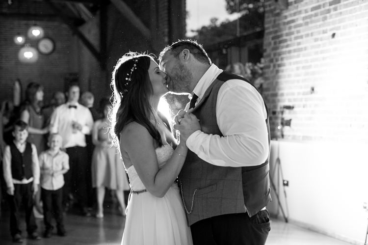 Natural Soft Stylish Luxe Wedding http://www.katherineashdown.co.uk/
