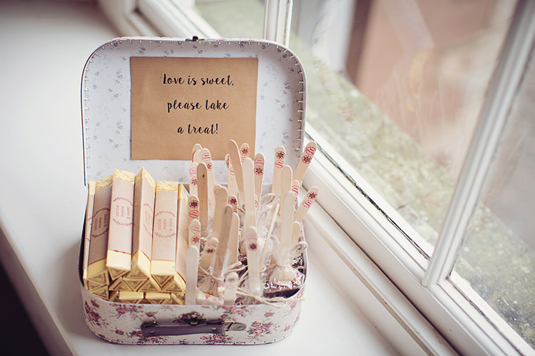 Sweet Favours Sticks Suitcase Alpine Winter Christmas Wedding http://www.tireedawson.co.uk/