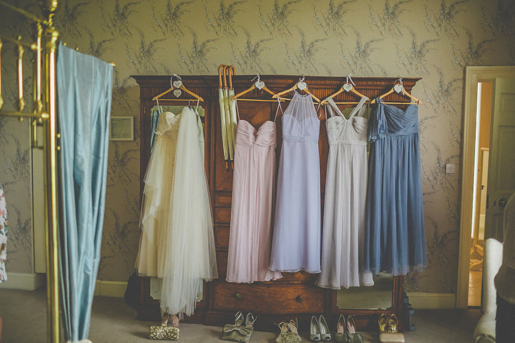 Chilled Stylish Countryside Wedding http://mementophotography.ie/