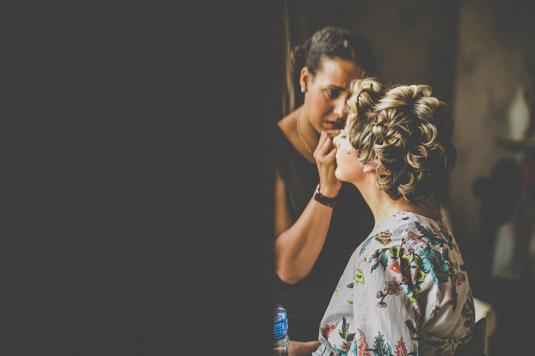 Chilled Stylish Countryside Wedding http://mementophotography.ie/