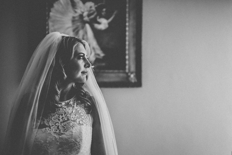 Veil Bride Bridal Chilled Stylish Countryside Wedding http://mementophotography.ie/
