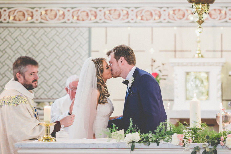 Chilled Stylish Countryside Wedding http://mementophotography.ie/