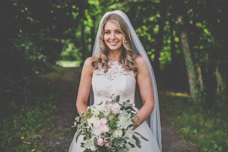 Chilled Stylish Countryside Wedding http://mementophotography.ie/
