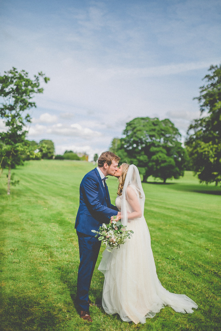 Chilled Stylish Countryside Wedding http://mementophotography.ie/