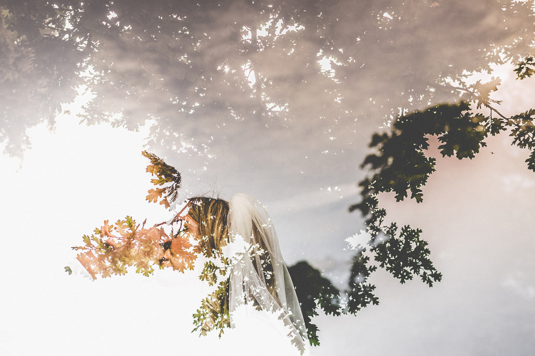 Chilled Stylish Countryside Wedding http://mementophotography.ie/