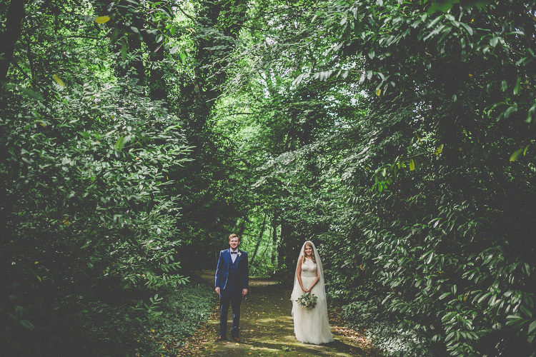 Chilled Stylish Countryside Wedding http://mementophotography.ie/