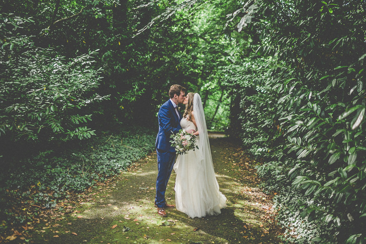 Chilled Stylish Countryside Wedding http://mementophotography.ie/