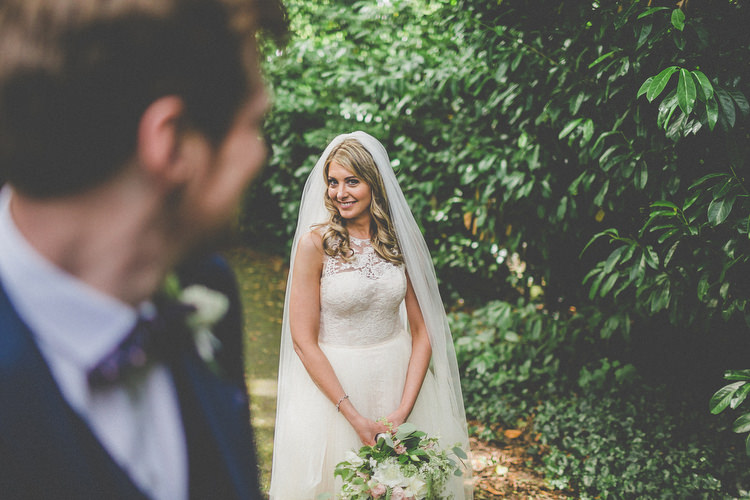 Chilled Stylish Countryside Wedding http://mementophotography.ie/