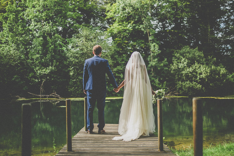 Chilled Stylish Countryside Wedding http://mementophotography.ie/