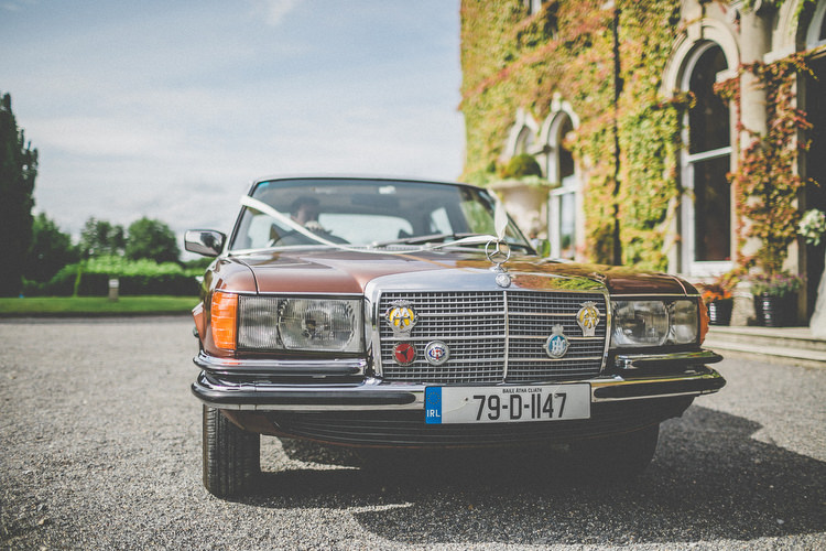 Chilled Stylish Countryside Wedding http://mementophotography.ie/