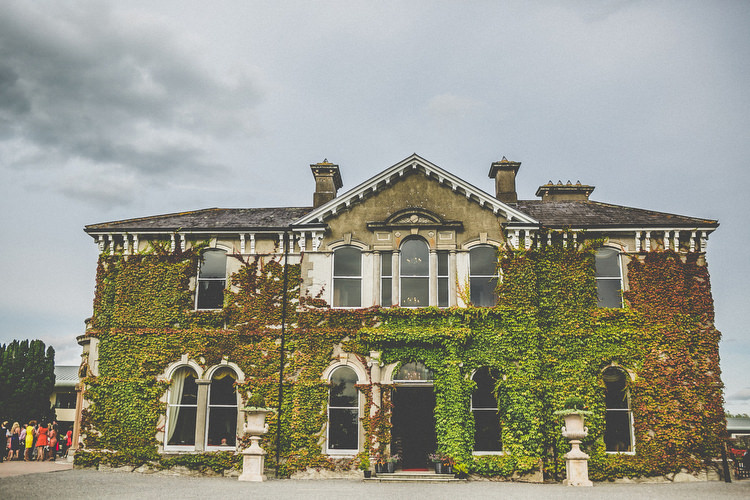 Chilled Stylish Countryside Wedding http://mementophotography.ie/