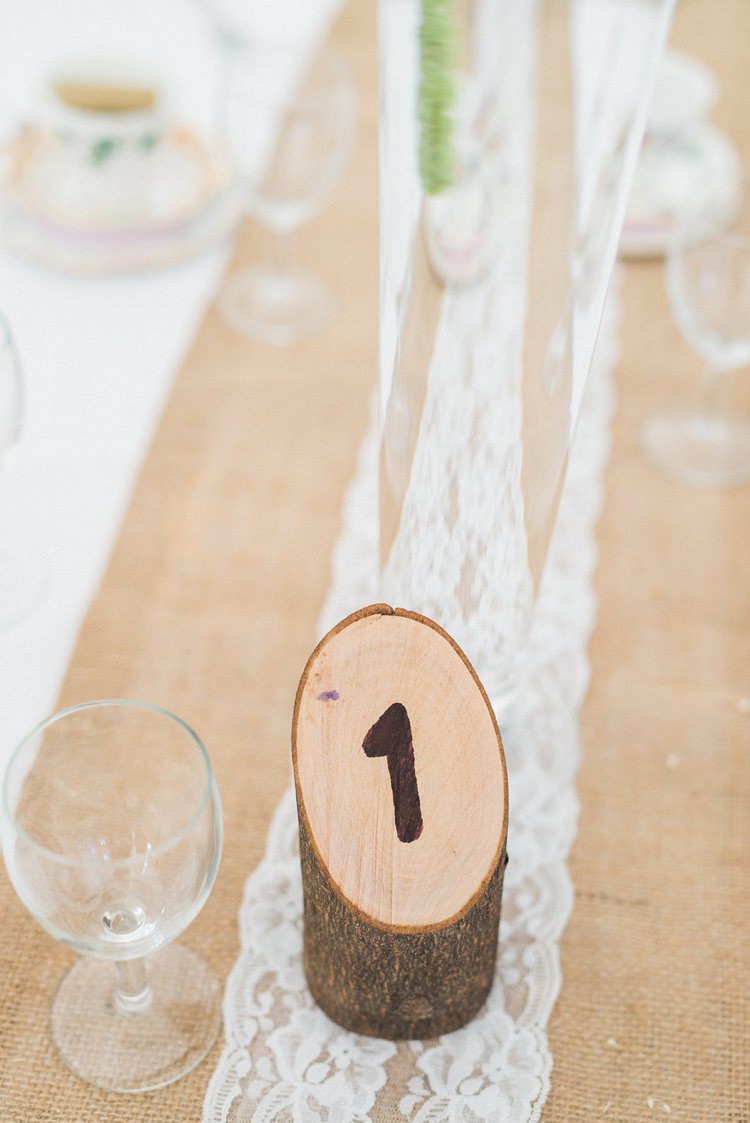 Log Table Number Hessian Lace Runner Rustic Floral Peach Wedding http://www.folegaphotography.co.uk/