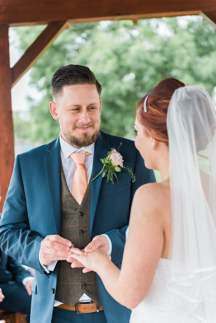 Rustic Floral Peach Wedding http://www.folegaphotography.co.uk/