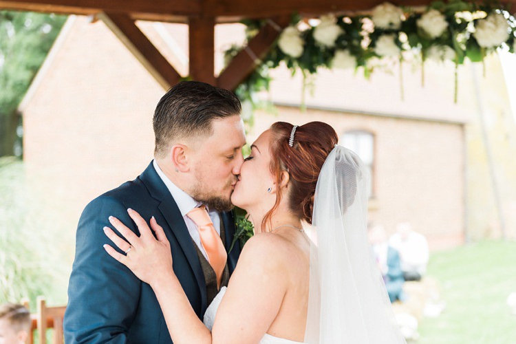Rustic Floral Peach Wedding http://www.folegaphotography.co.uk/