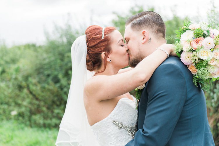 Rustic Floral Peach Wedding http://www.folegaphotography.co.uk/