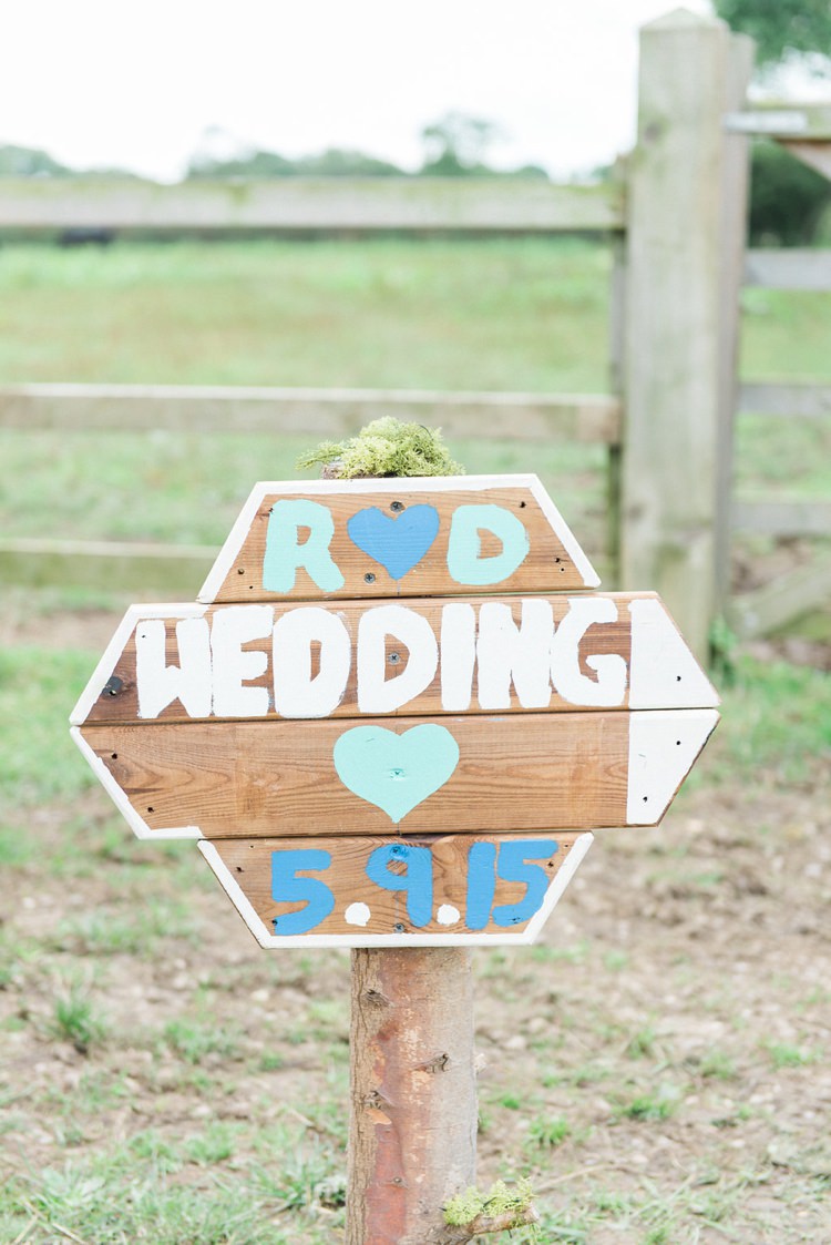 Sign Wooden Post Painted Rustic Floral Peach Wedding http://www.folegaphotography.co.uk/